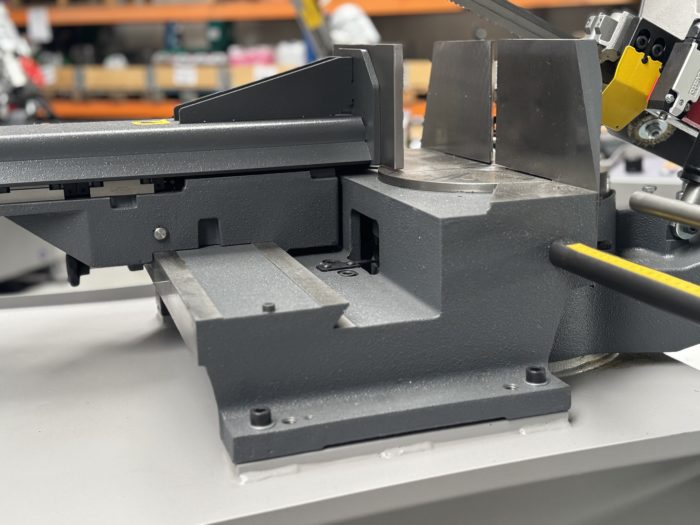 przecinarki taśmowe bomar,pilarki,piła do cięcia,maszyny do metalu,podajniki,przecinarka-tasmowa