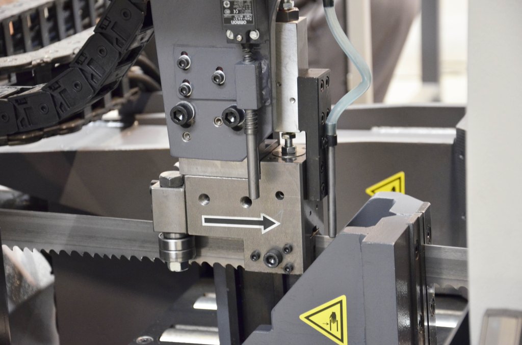 Automatische Verstellung Bandführungsarm Automatische Verstellung Bandführungsarm