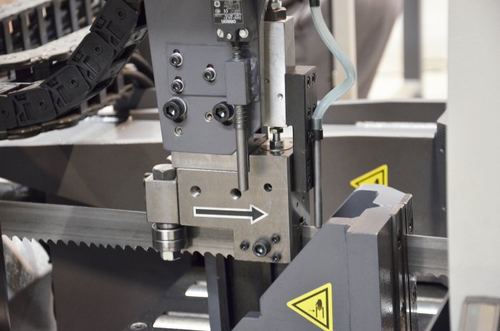 Automatische Verstellung Bandführungsarm Automatische Verstellung Bandführungsarm