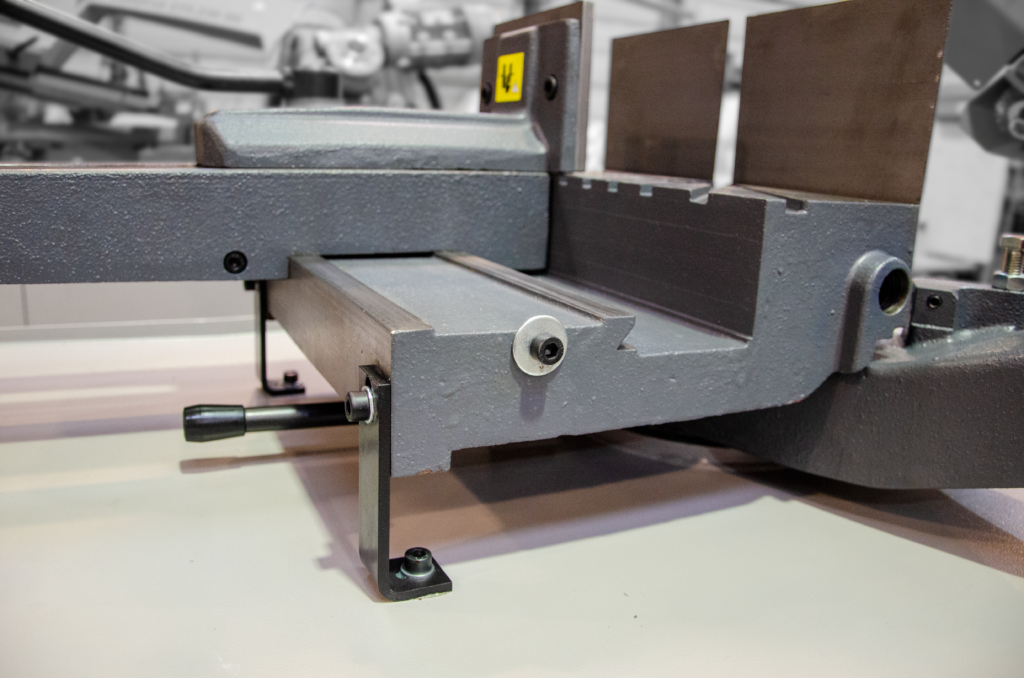 przecinarka-tasmowa-bomar-basiccut przecinarki taśmowe bomar,pilarki,piła do cięcia,maszyny do metalu,podajniki,przecinarka-tasmowa