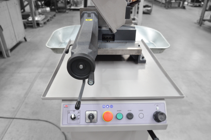 przecinarki taśmowe bomar,pilarki,piła do cięcia,maszyny do metalu,podajniki,przecinarka-tasmowa