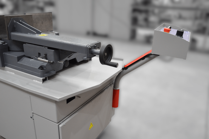 przecinarki taśmowe bomar,pilarki,piła do cięcia,maszyny do metalu,podajniki,przecinarka-tasmowa