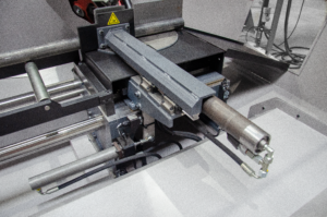 przecinarka taśmowa bomar,pilarka,piła do cięcia,maszyny do metalu,podajniki,przecinarki