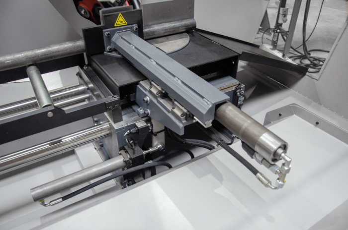 przecinarka taśmowa bomar,pilarka,piła do cięcia,maszyny do metalu,podajniki,przecinarki