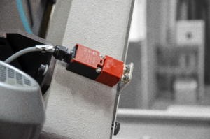 przecinarka taśmowa bomar,pilarka,piła do cięcia,maszyny do metalu,podajniki,przecinarki