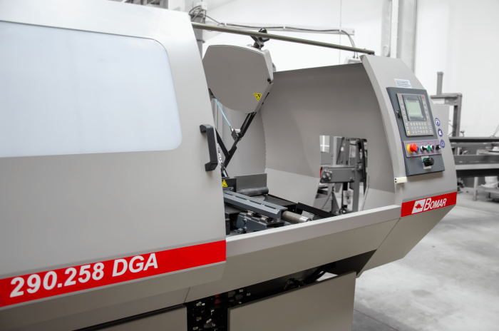 przecinarka taśmowa bomar,pilarka,piła do cięcia,maszyny do metalu,podajniki,przecinarki