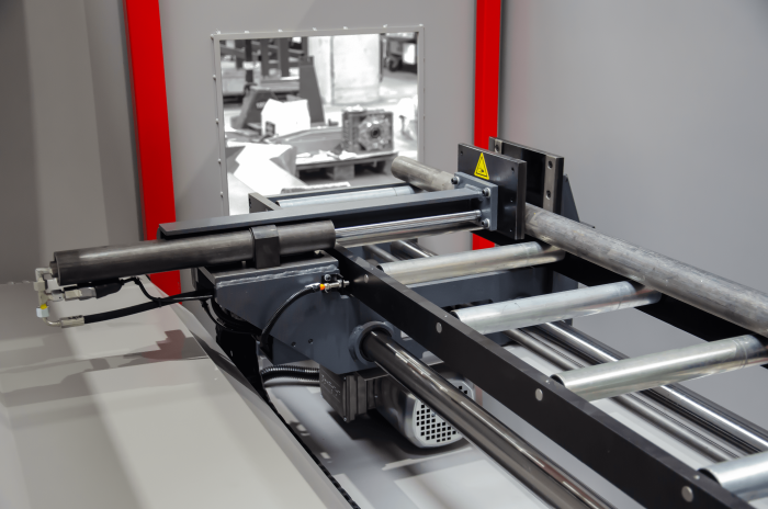 przecinarka taśmowa bomar,pilarka,piła do cięcia,maszyny do metalu,podajniki,przecinarki