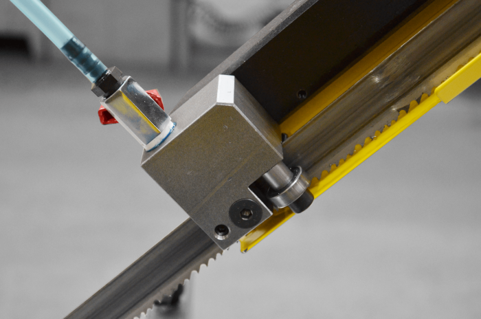 przecinarka taśmowa bomar,pilarka,piła do cięcia,maszyny do metalu,podajniki,przecinarki