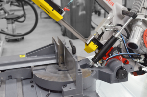 przecinarka taśmowa bomar,pilarka,piła do cięcia,maszyny do metalu,podajniki,przecinarki