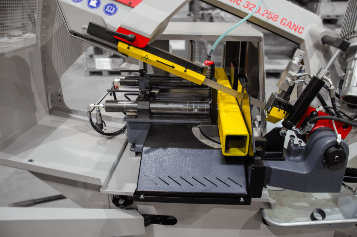 przecinarka-tasmowa-bomar-ergonomic przecinarka taśmowa bomar,pilarka,piła do cięcia,maszyny do metalu,podajniki,przecinarki