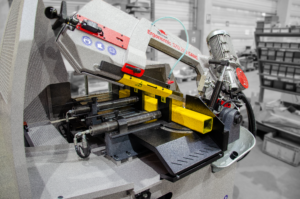 przecinarka taśmowa bomar,pilarka,piła do cięcia,maszyny do metalu,podajniki,przecinarki