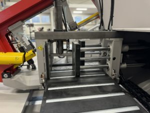 przecinarka taśmowa bomar,pilarka,piła do cięcia,maszyny do metalu,podajniki,przecinarki