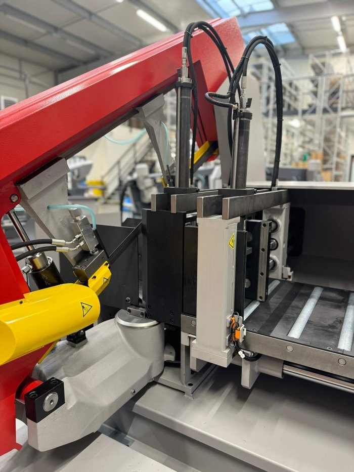 przecinarka taśmowa bomar,pilarka,piła do cięcia,maszyny do metalu,podajniki,przecinarki