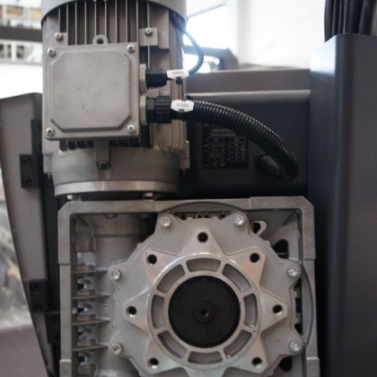 przecinarka taśmowa bomar,pilarka,piła do cięcia,maszyny do metalu,podajniki,przecinarki