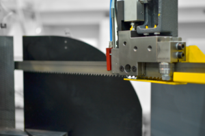 przecinarka taśmowa bomar,pilarka,piła do cięcia,maszyny do metalu,podajniki,przecinarki