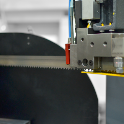 przecinarka taśmowa bomar,pilarka,piła do cięcia,maszyny do metalu,podajniki,przecinarki