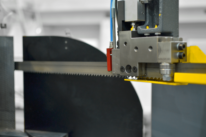 przecinarka taśmowa bomar,pilarka,piła do cięcia,maszyny do metalu,podajniki,przecinarki