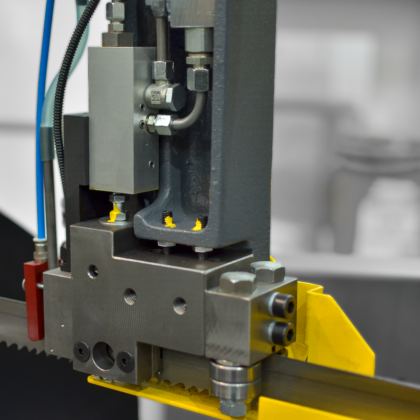 przecinarka taśmowa bomar,pilarka,piła do cięcia,maszyny do metalu,podajniki,przecinarki