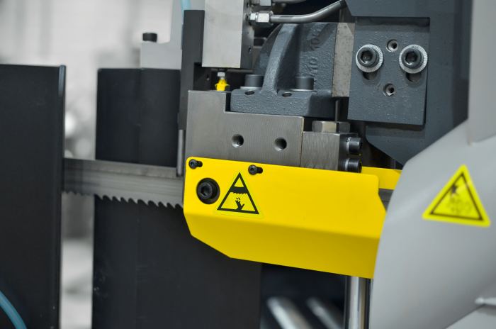 przecinarka taśmowa bomar,pilarka,piła do cięcia,maszyny do metalu,podajniki,przecinarki