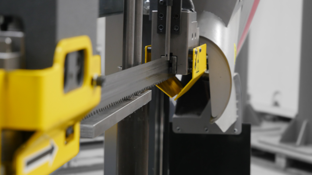 przecinarka-tasmowa-bomar-individual 520.360dgh przecinarka taśmowa bomar,pilarka,piła do cięcia,maszyny do metalu,podajniki,przecinarki