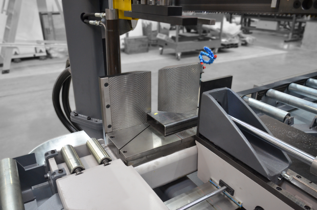 przecinarka-tasmowa-bomar-individual 520.360dgh przecinarka taśmowa bomar,pilarka,piła do cięcia,maszyny do metalu,podajniki,przecinarki