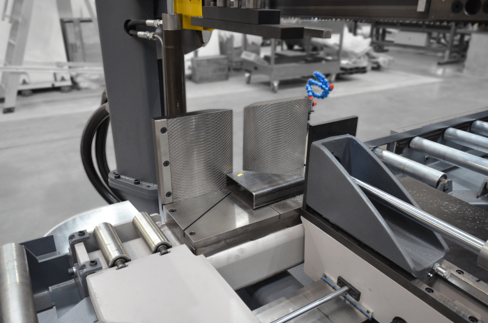 przecinarka-tasmowa-bomar-individual 520.360dgh przecinarka taśmowa bomar,pilarka,piła do cięcia,maszyny do metalu,podajniki,przecinarki