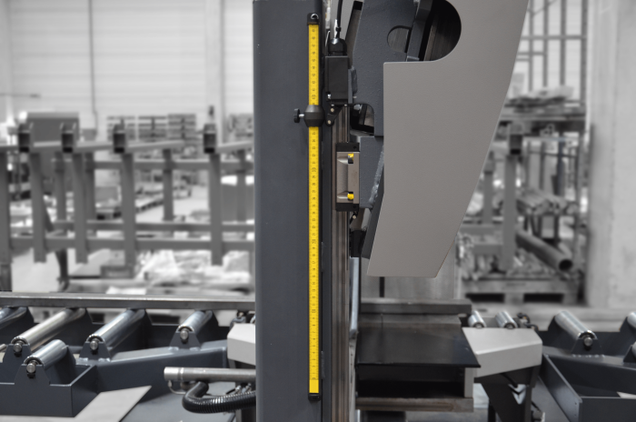 przecinarka-tasmowa-bomar-individual 520.360dgh przecinarka taśmowa bomar,pilarka,piła do cięcia,maszyny do metalu,podajniki,przecinarki