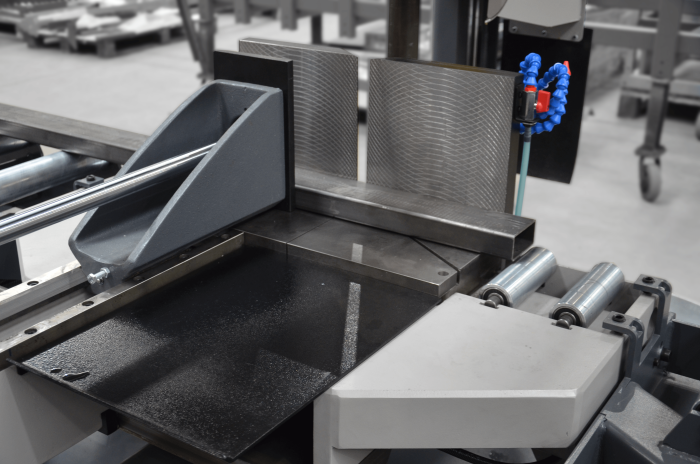 przecinarka-tasmowa-bomar-individual 520.360dgh przecinarka taśmowa bomar,pilarka,piła do cięcia,maszyny do metalu,podajniki,przecinarki