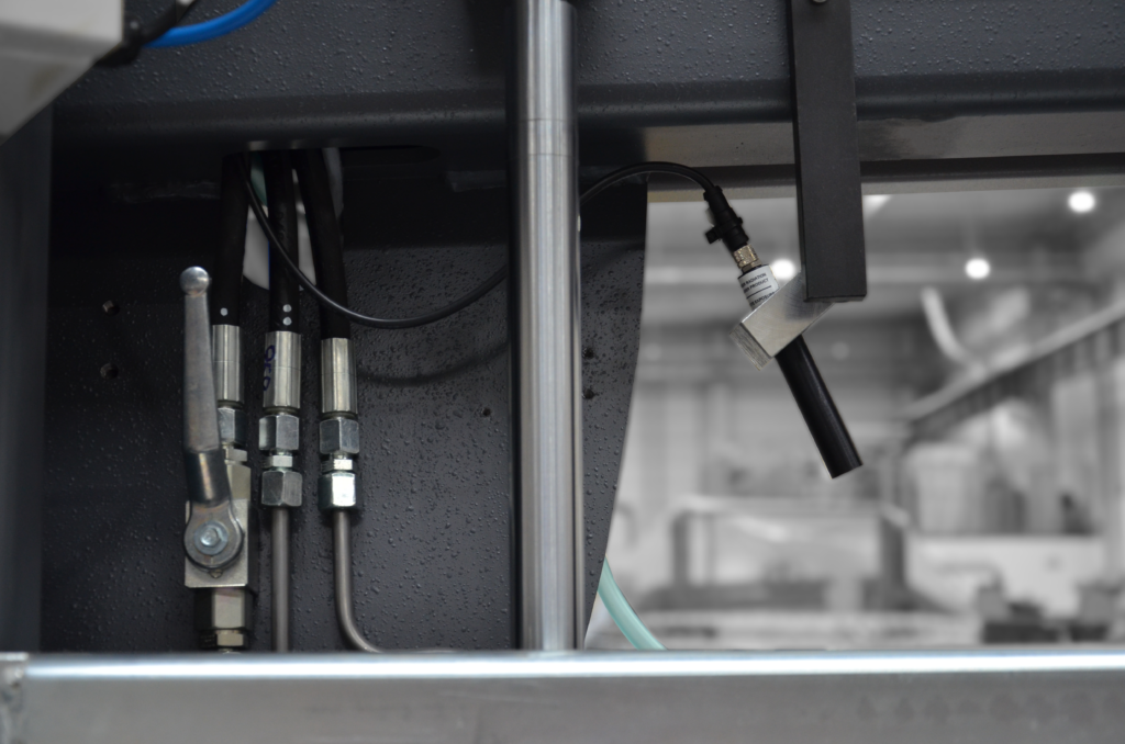 przecinarka-tasmowa-bomar-individual 620.460dgh przecinarka taśmowa bomar,pilarka,piła do cięcia,maszyny do metalu,podajniki,przecinarki