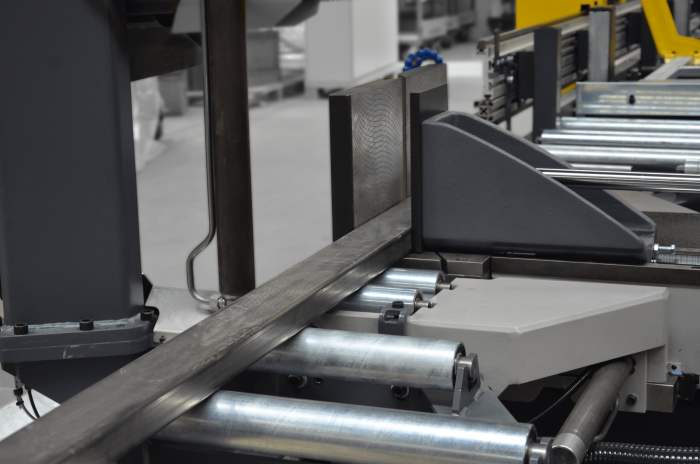 przecinarka-tasmowa-bomar-individual 520.360dgh przecinarka taśmowa bomar,pilarka,piła do cięcia,maszyny do metalu,podajniki,przecinarki