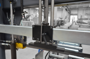 przecinarka taśmowa bomar,pilarka,piła do cięcia,maszyny do metalu,podajniki,przecinarki