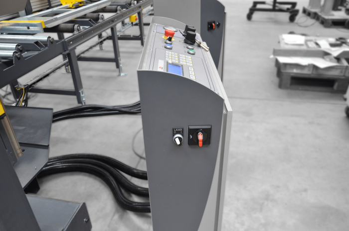 przecinarka-tasmowa-bomar-individual 520.360dgh przecinarka taśmowa bomar,pilarka,piła do cięcia,maszyny do metalu,podajniki,przecinarki