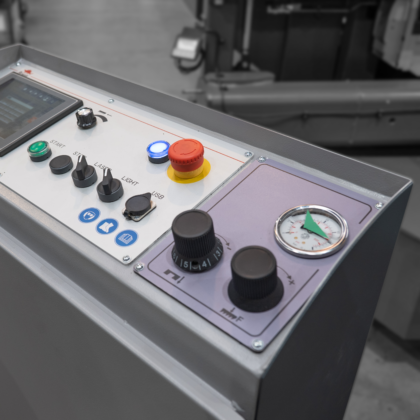 przecinarka taśmowa bomar,pilarka,piła do cięcia,maszyny do metalu,podajniki,przecinarki