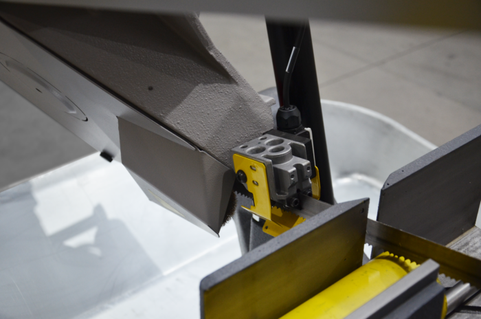 przecinarki taśmowe bomar,pilarki,piła do cięcia,maszyny do metalu,podajniki,przecinarka-tasmowa