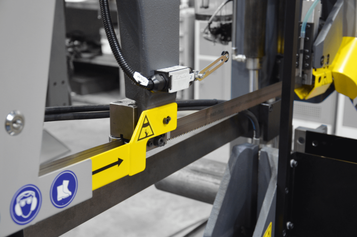 przecinarka taśmowa bomar,pilarka,piła do cięcia,maszyny do metalu,podajniki,przecinarki