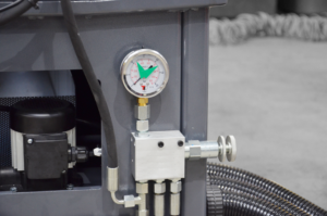 przecinarka taśmowa bomar,pilarka,piła do cięcia,maszyny do metalu,podajniki,przecinarki