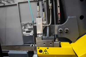 przecinarka taśmowa bomar,pilarka,piła do cięcia,maszyny do metalu,podajniki,przecinarki