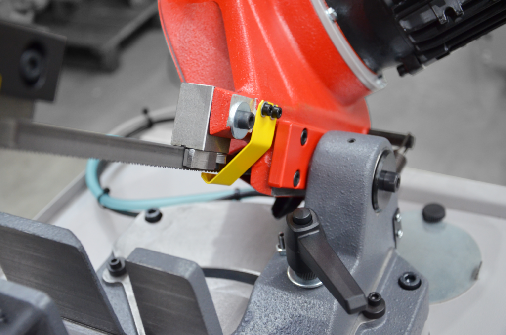 przecinarka-tasmowa-bomar-pulldown przecinarki taśmowe bomar,pilarki,piła do cięcia,maszyny do metalu,podajniki,przecinarka-tasmowa