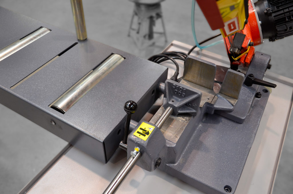 przecinarka-tasmowa-bomar-pulldown przecinarki taśmowe bomar,pilarki,piła do cięcia,maszyny do metalu,podajniki,przecinarka-tasmowa