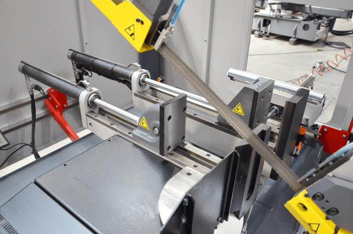 przecinarka taśmowa bomar,pilarka,piła do cięcia,maszyny do metalu,podajniki,przecinarki