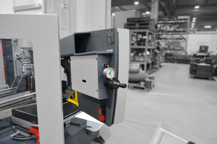 przecinarka taśmowa bomar,pilarka,piła do cięcia,maszyny do metalu,podajniki,przecinarki