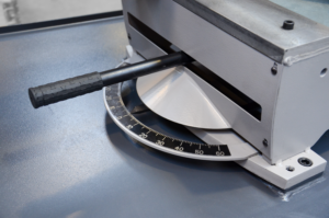 przecinarka taśmowa bomar,pilarka,piła do cięcia,maszyny do metalu,podajniki,przecinarki