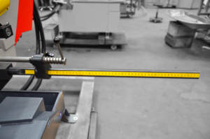 przecinarka taśmowa bomar,pilarka,piła do cięcia,maszyny do metalu,podajniki,przecinarki