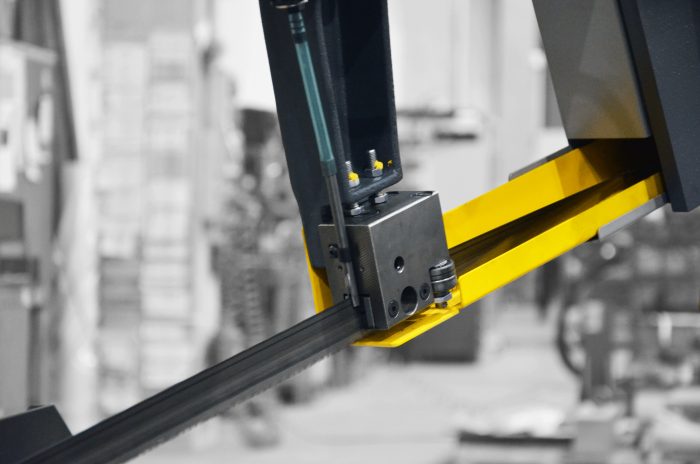 przecinarka taśmowa bomar,pilarka,piła do cięcia,maszyny do metalu,podajniki,przecinarki