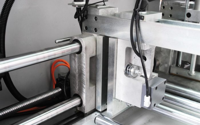 przecinarki taśmowe bomar,pilarki,piła do cięcia,maszyny do metalu,podajniki,przecinarka-tasmowa