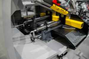 przecinarka taśmowa bomar,pilarka,piła do cięcia,maszyny do metalu,podajniki,przecinarki