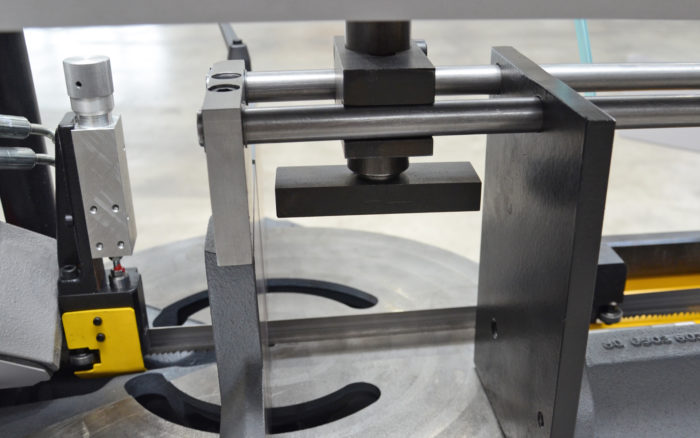 przecinarki taśmowe bomar,pilarki,piła do cięcia,maszyny do metalu,podajniki,przecinarka-tasmowa