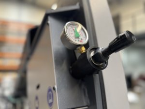 przecinarka taśmowa bomar,pilarka,piła do cięcia,maszyny do metalu,podajniki,przecinarki