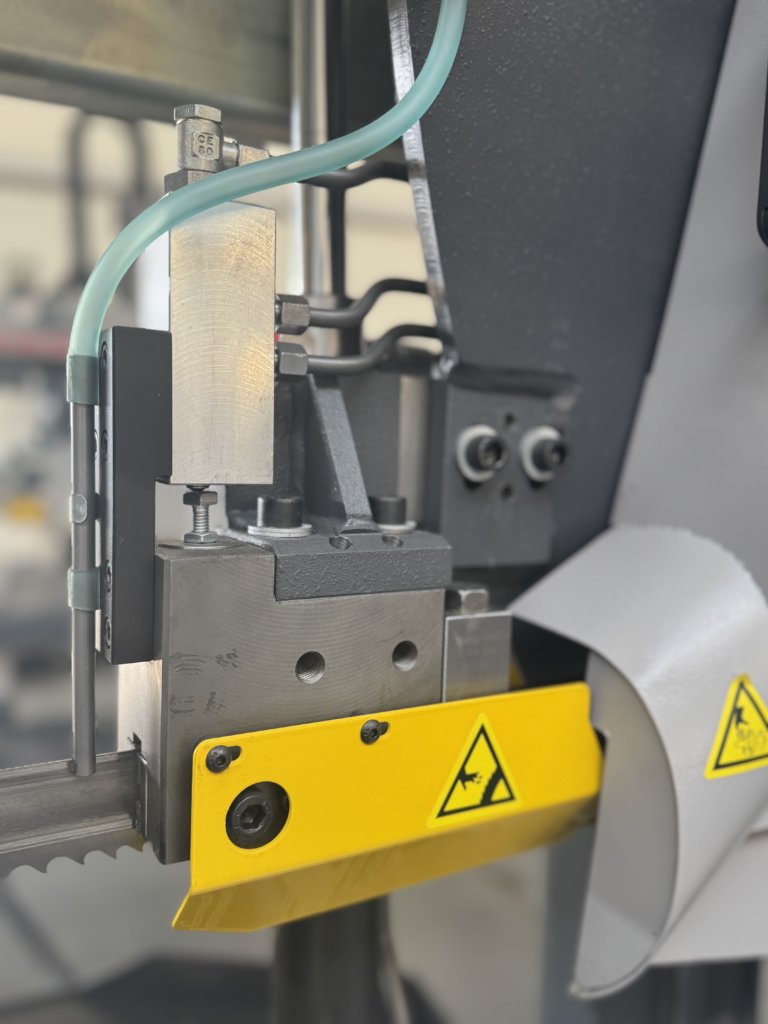 przecinarka-tasmowa-bomar-individual 520.360dgh przecinarka taśmowa bomar,pilarka,piła do cięcia,maszyny do metalu,podajniki,przecinarki