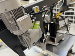 przecinarka taśmowa bomar,pilarka,piła do cięcia,maszyny do metalu,podajniki,przecinarki